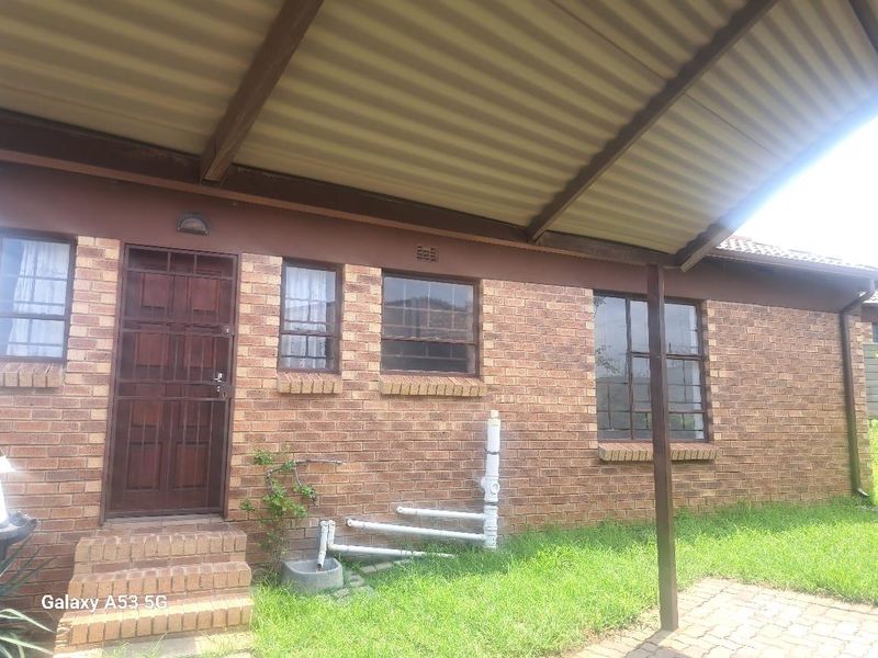 Three bedrooms at Thatchil Security Estate - Photo 3