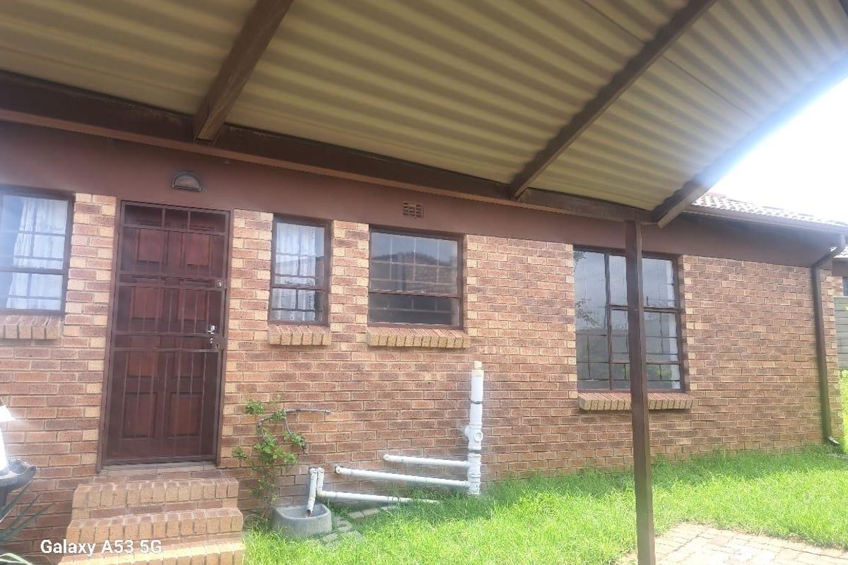 Three bedrooms at Thatchil Security Estate - Photo 3