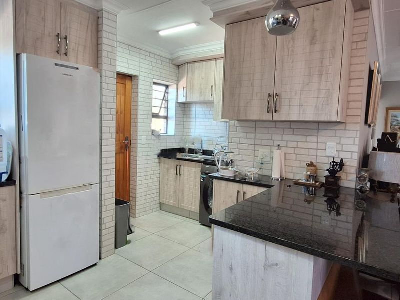 Charming 2 Bedroom unit in Dana-Rust Estate - Photo 6