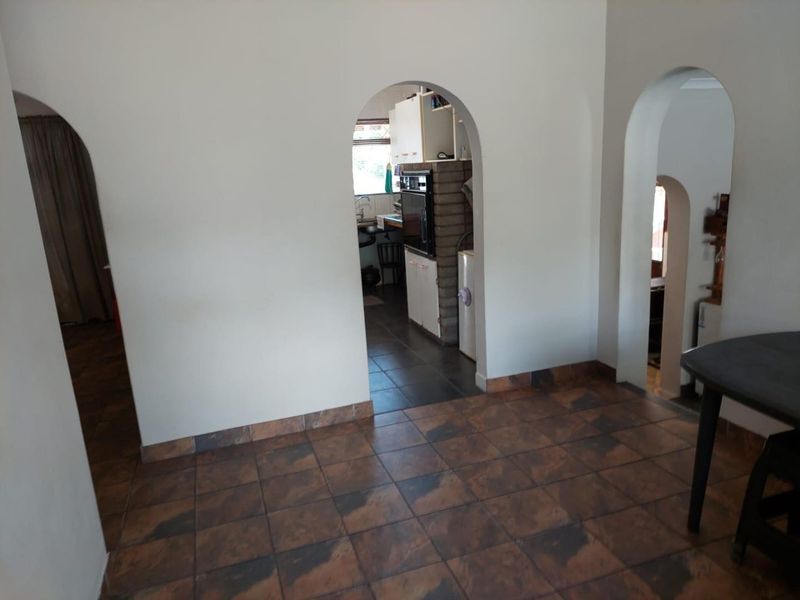 Charming Family Home with Flatlet for Sale in Yellowwood Park - Photo 7