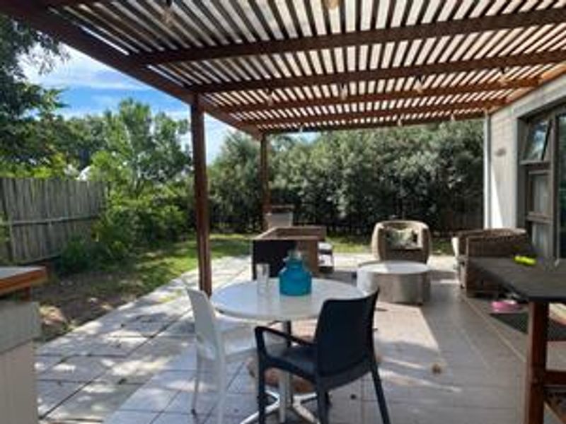 Beautiful 5 Bedroom Home For Sale in Palm Lakes Estate - Photo 6