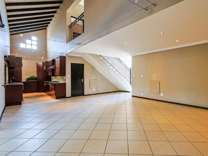 A Grand Canvas of Space & Light – Waiting for a Family to Call It Home - Photo 3