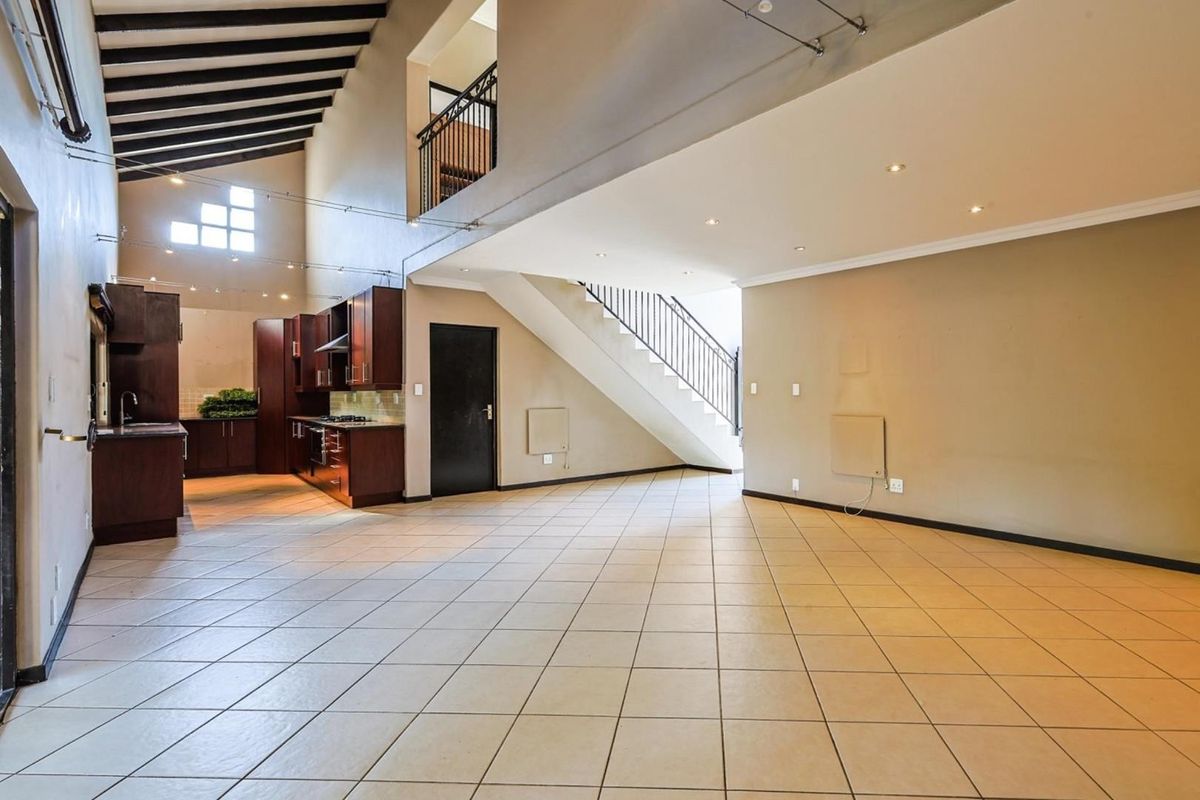 A Grand Canvas of Space & Light – Waiting for a Family to Call It Home - Photo 3