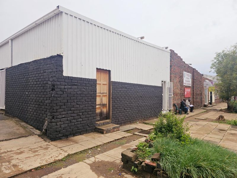 **Prime Commercial Property for Sale: Endless Opportunities Await** - Photo 8