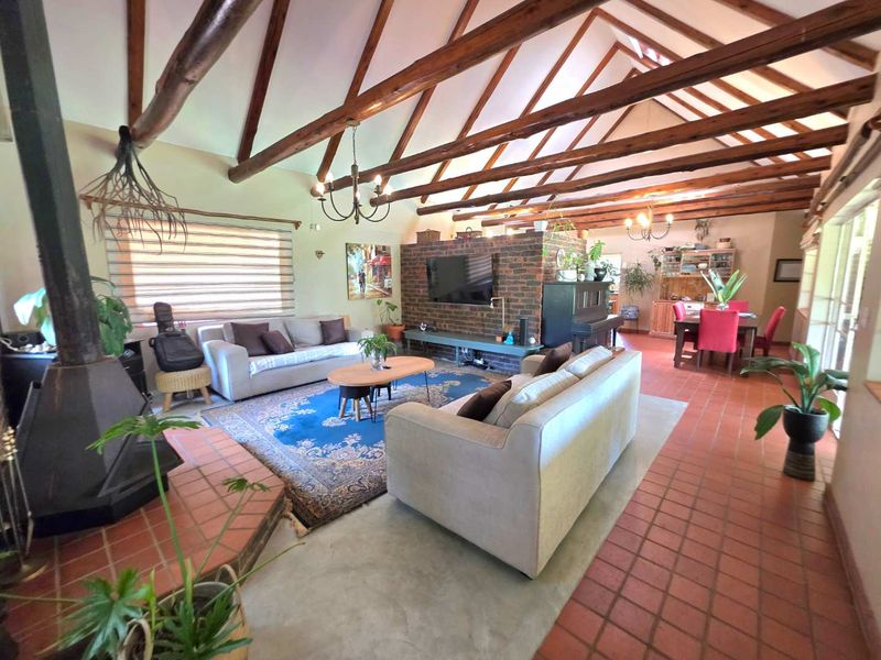 Expansive 4 Bed Home Plus 2 Flatlets, set in Parklike Gardens. - Photo 8