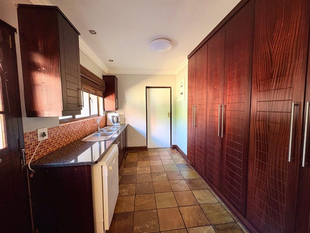 Separate scullery.