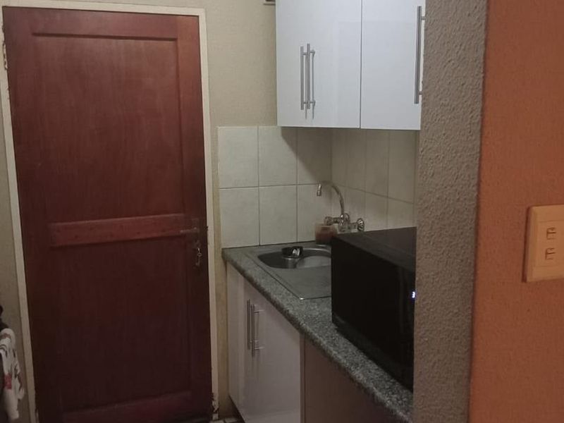 2 Bedroom House for Sale. - Photo 2