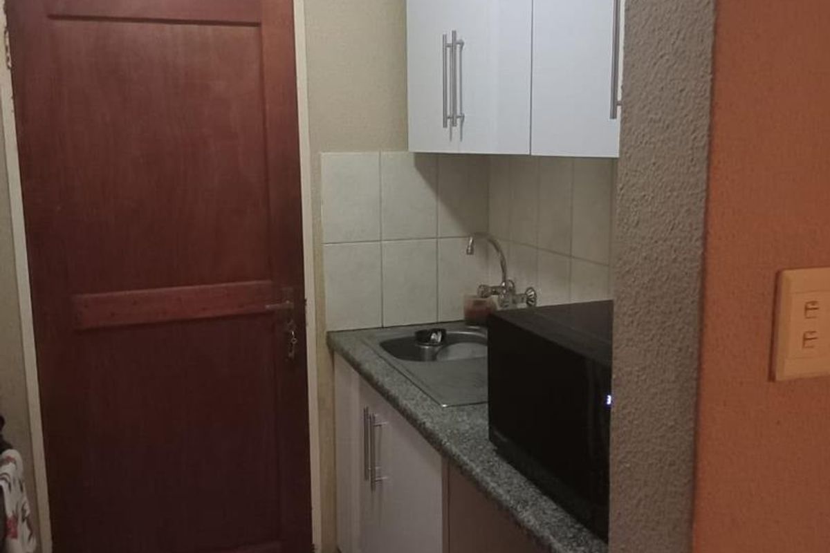 2 Bedroom House for Sale. - Photo 2