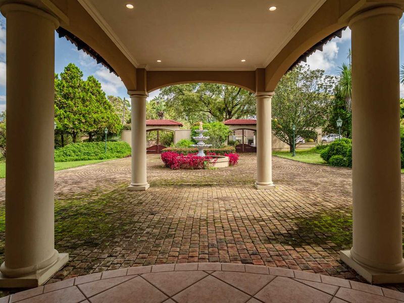 Exclusive Family Home, Perfectly Positioned. - Photo 4