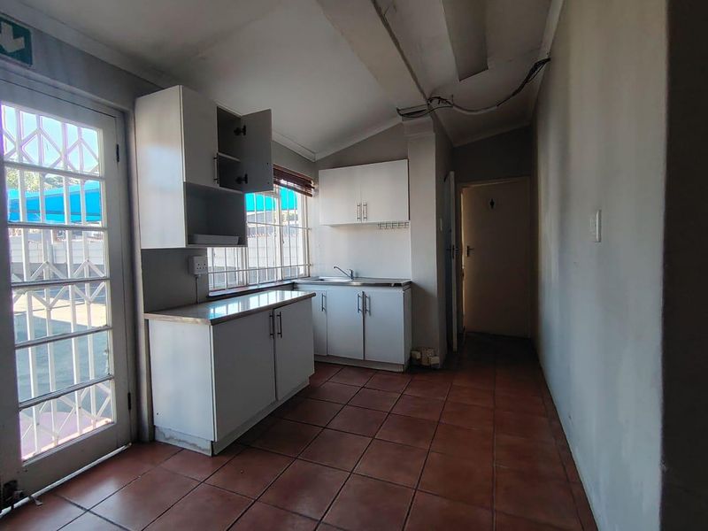 Offices to Let In  Essenwood  x4 - Photo 7