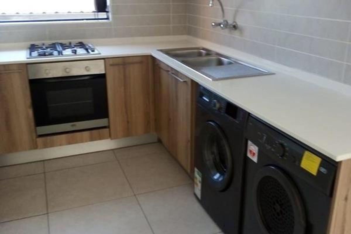 Large Garden Apartment For Sale in Modderfontein - Photo 4