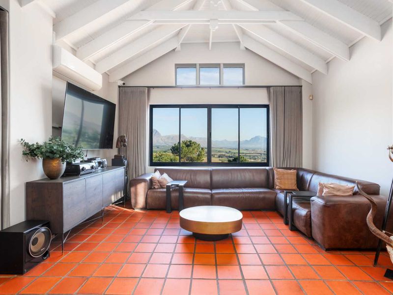 Exceptional Privacy and Space in a Countryside Lifestyle Farm at the Foot of the Drakenstein Mountains in Paarl - Photo 10