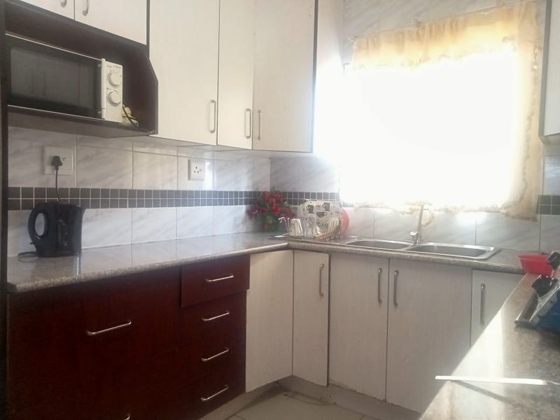 Apartment for Sale in Newcastle Central. - Photo 8