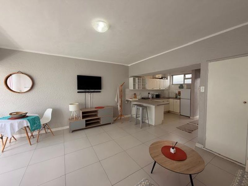 Spacious furnished STUDIO apartment with large shower, street parking - Photo 8