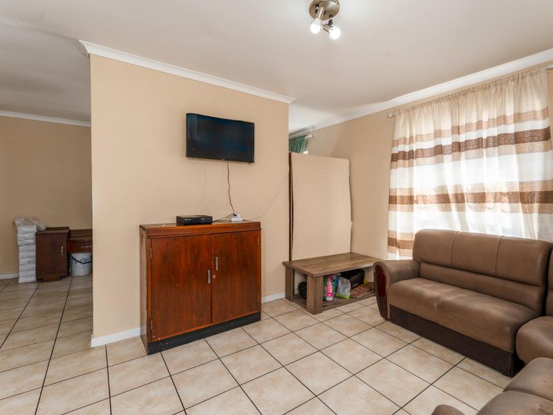 Charming One bed Apartment in the Heart of Wynberg Village - Photo 9