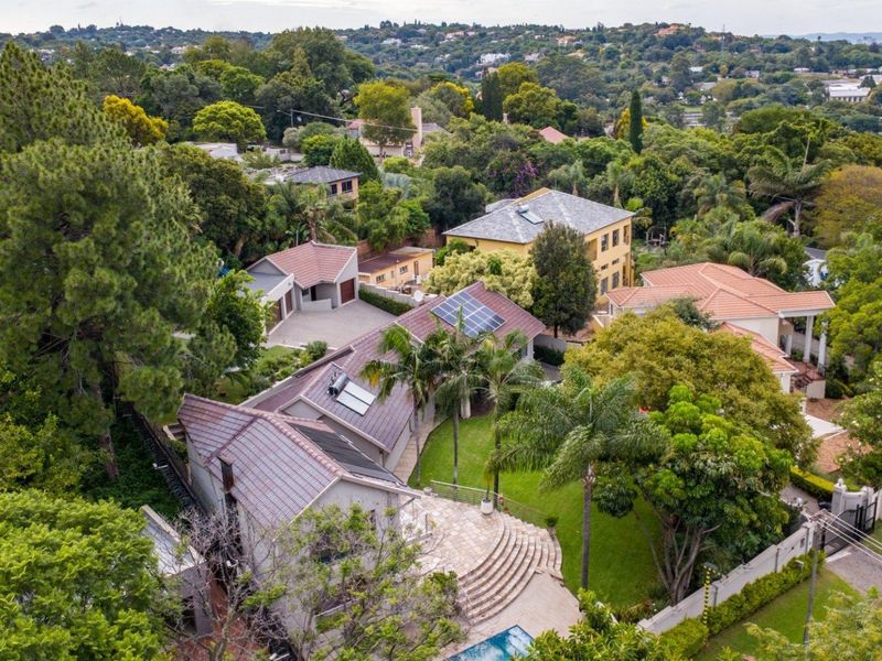 Spacious Luxury Living: 4-Bedroom Home with Separate 2-Bedroom Garden Cottage in Waterkloof - Photo 6