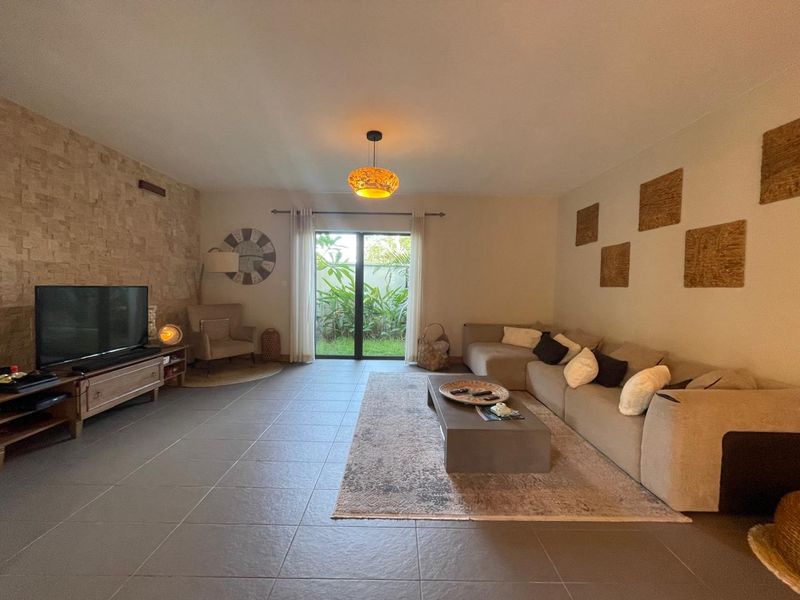 Charming Villa for Rent - Photo 2