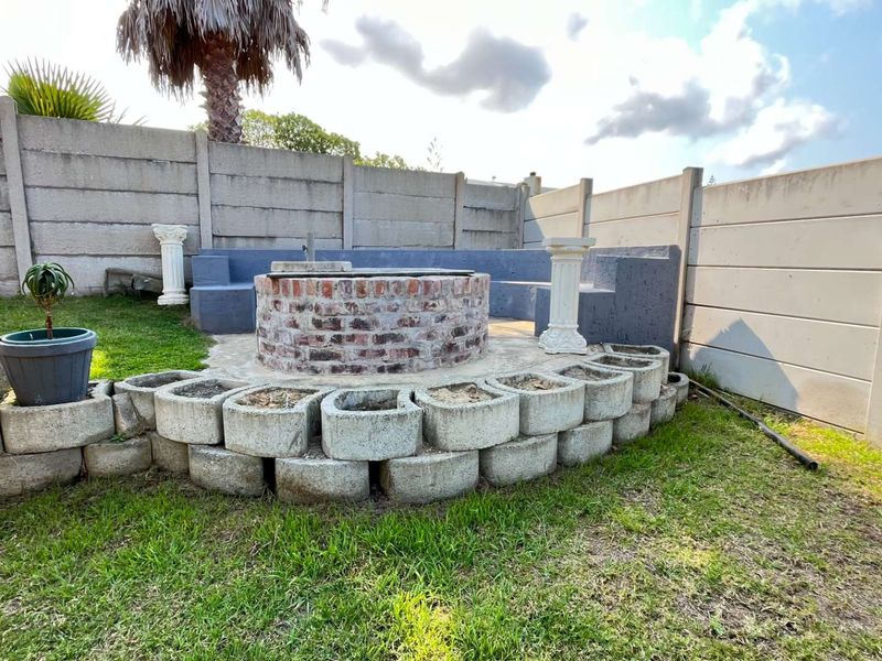 Experience Dual-Living Luxury with Spectacular Ocean Backdrop - Photo 2