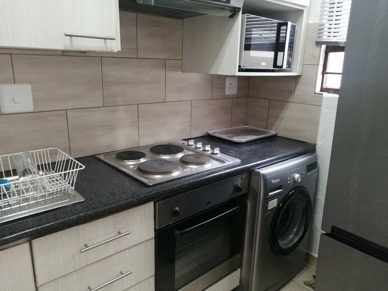 Furnished Cottage in Morningside Manor - Photo 9