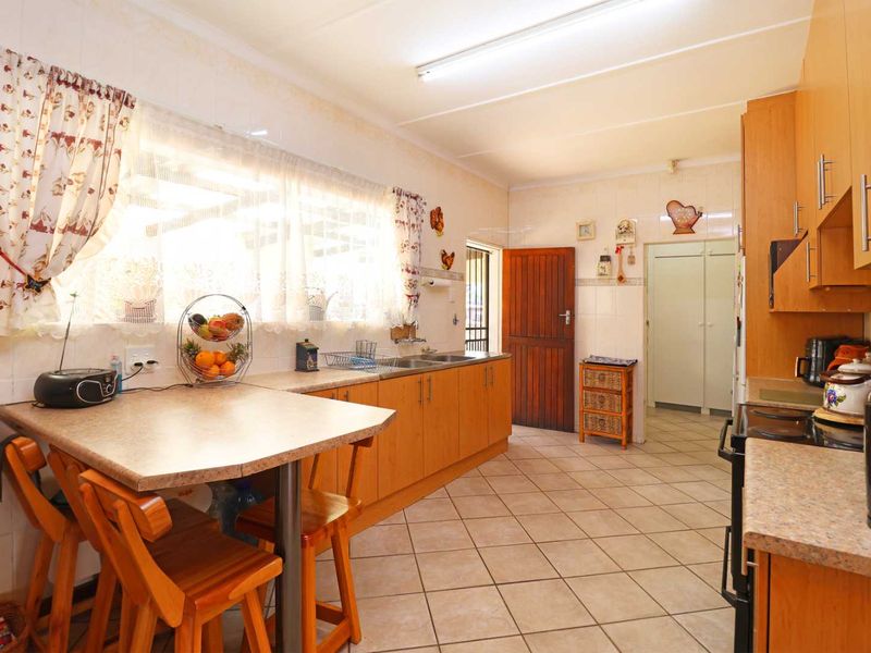 Beautiful well maintained family home - Photo 6