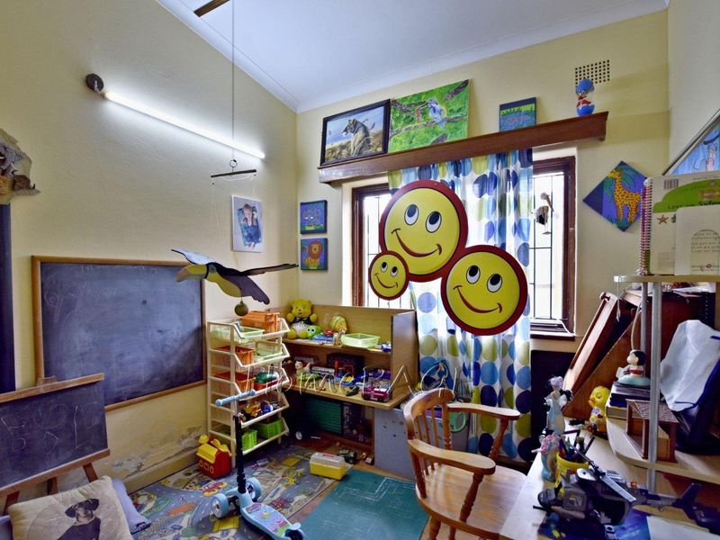 Central, Walvis Bay:  Corner Home with flat, loads of potential is for sale - Photo 10