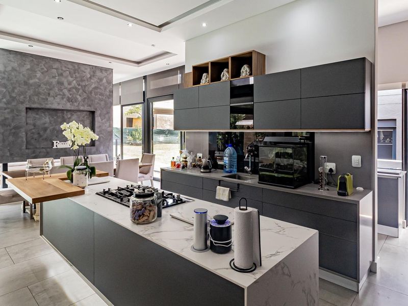 Immaculate 3-Bedroom Single-Storey in Steyn City - Photo 6