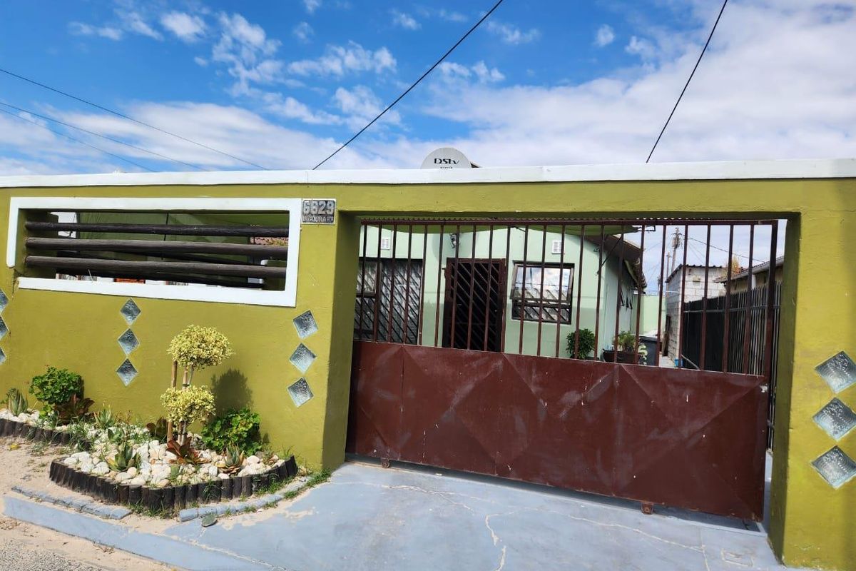 Charming 3-Bedroom Home with Modern Amenities - Photo 2