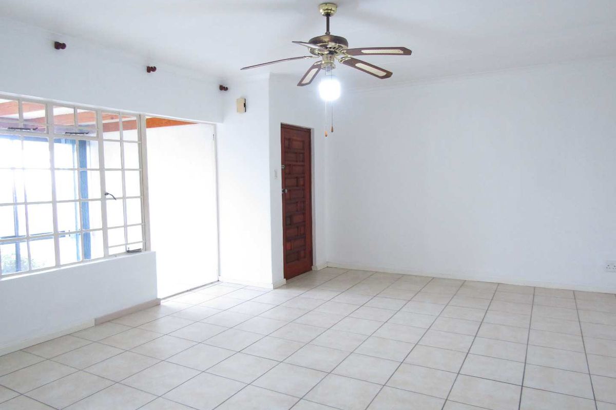 Charming two bedroom simplex in sought-after retirement village - Photo 4