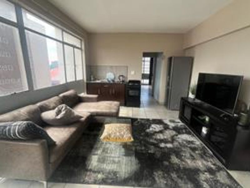 2 Bedroom 1 Bathroom Apartment - Photo 2