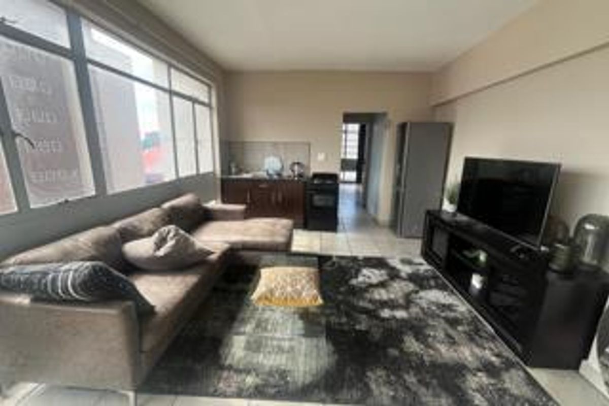 2 Bedroom 1 Bathroom Apartment - Photo 2