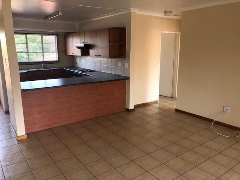 Private end unit - Photo 4