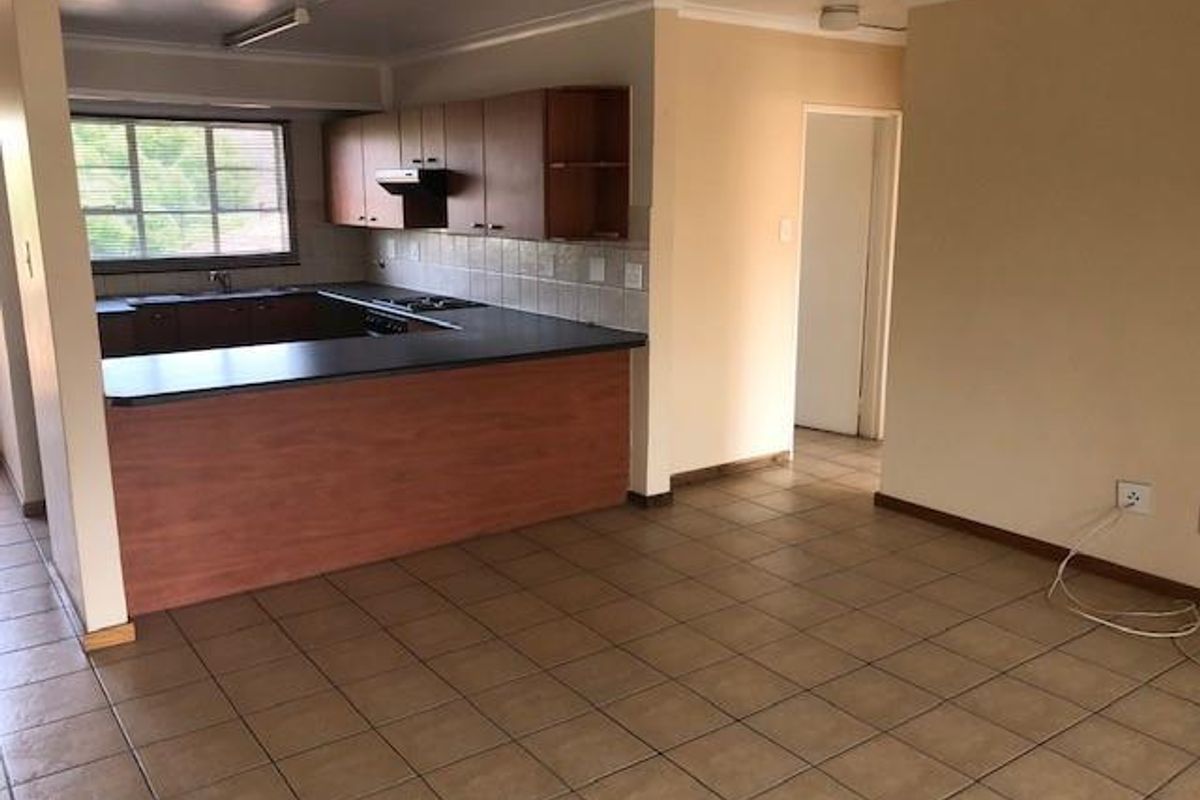 Private end unit - Photo 4