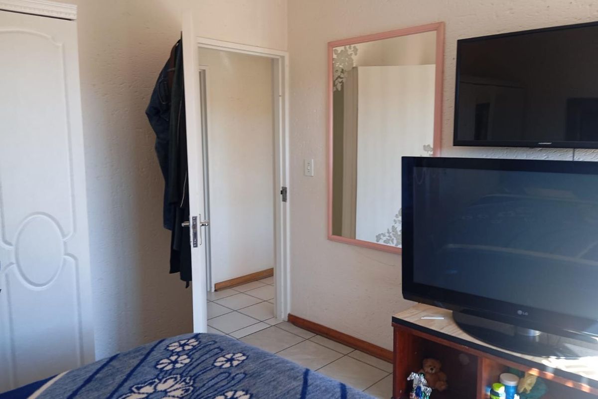 Four bedroom House in Bassonia - Photo 3