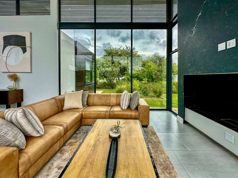 Luxurious Family Residence in Steyn City - Photo 6