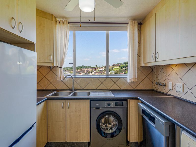 Spacious apartment with sea views - Photo 9