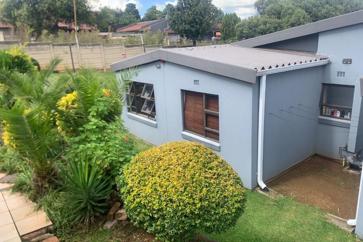 **2-Bedroom Apartment for Rent in Mondeor - Photo 3