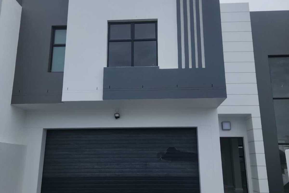 Brand New Family Home - Photo 2