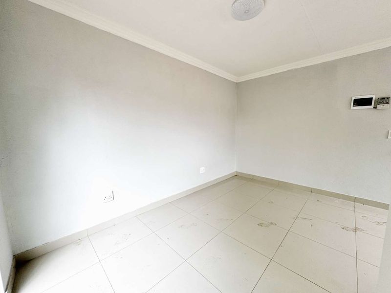 Modern Studio Apartment - Photo 6