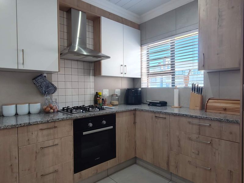 Single Level 3 Bedroom Duet Home For Sale in Island View, Mossel Bay - Photo 5