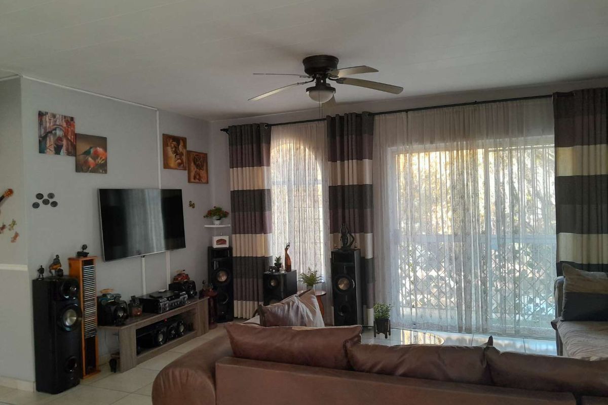Modern Spacious Home in Secure Complex - Photo 3