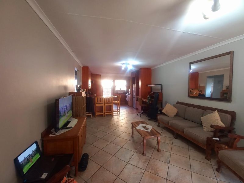 A SPACIOUS HOME - Photo 5