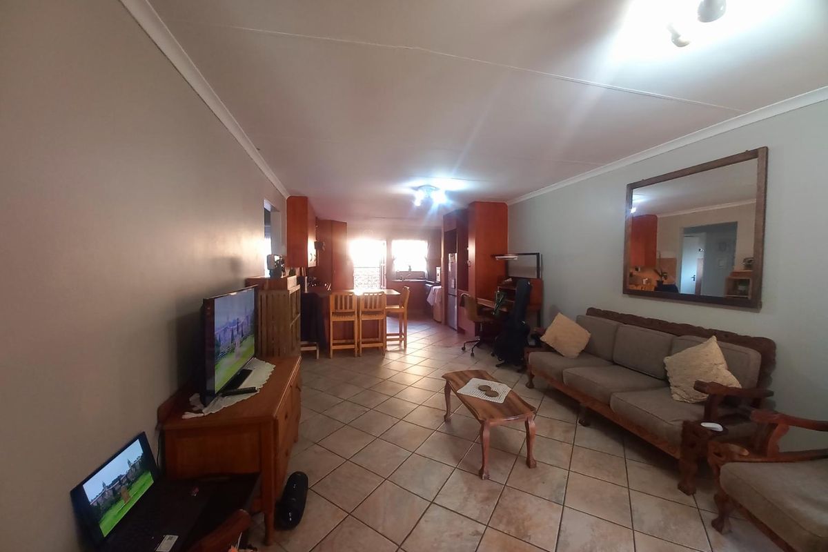 A SPACIOUS HOME - Photo 5