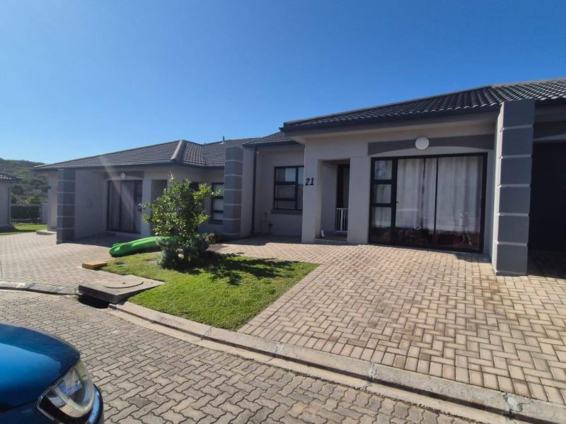 Lovely unit in secure complex for Elderly couple - Photo 2