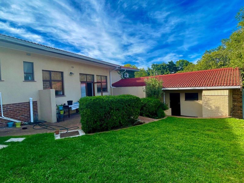 Modern Family Haven - Photo 4