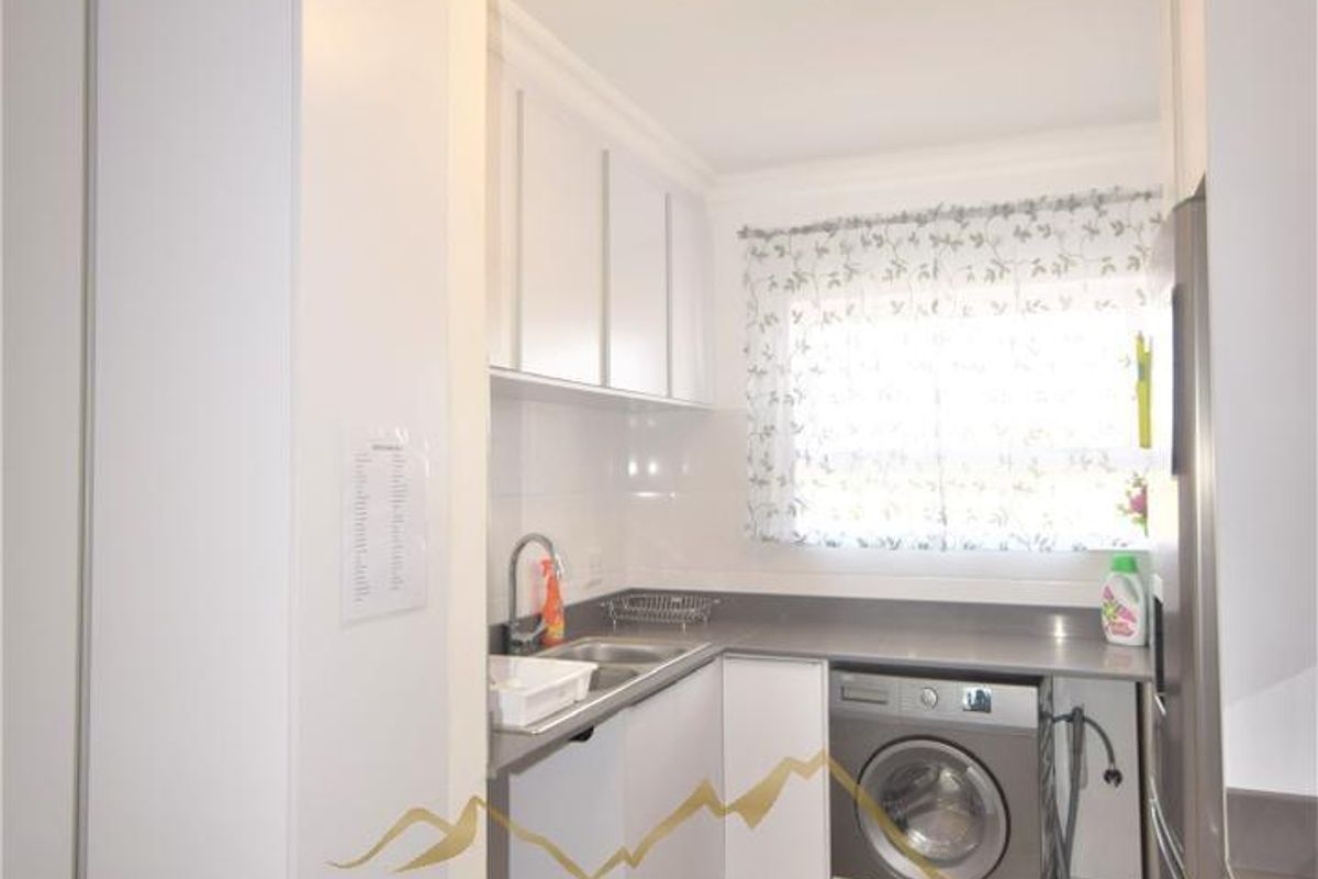 Walvis Bay , Dolphin Beach | Luxury Coastal Apartment with Sea View - Photo 3