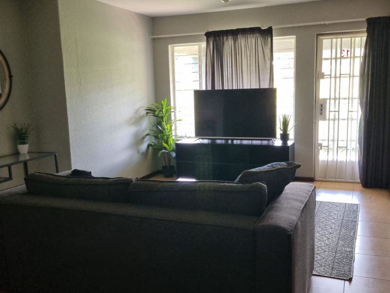 A perfect groundfloor unit - Photo 7