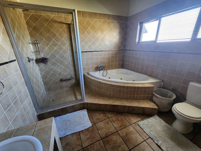 Life on the Vaal Dam with private waterfront - Photo 4