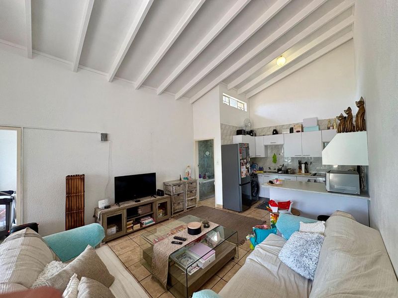 Charming 2 Bedroom Simplex Apartment in Sought-After Meyersdal - Photo 2