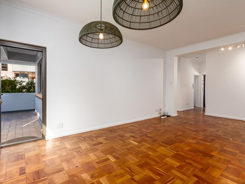 Modern Apartment In Sea Point - Photo 2