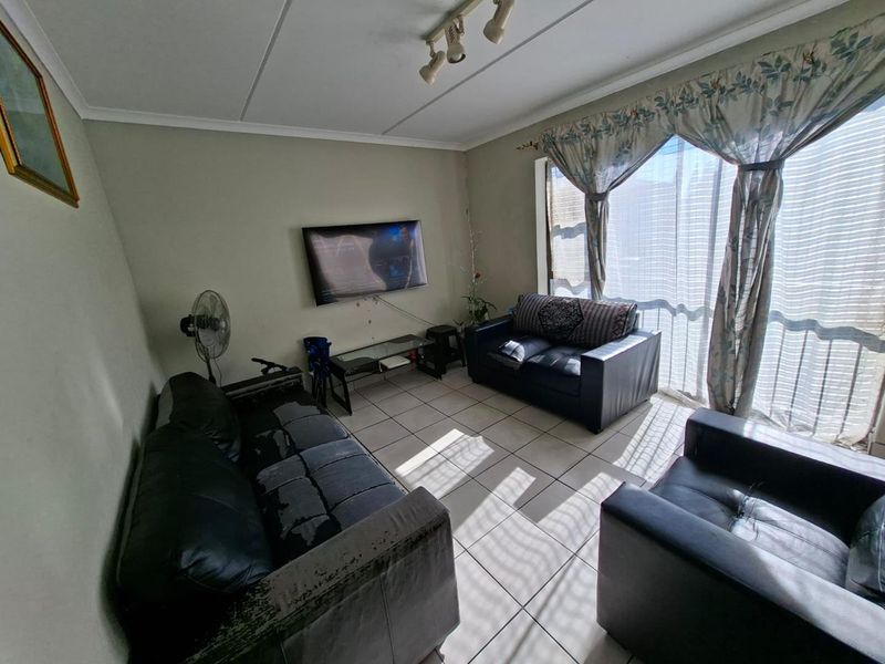 Secure 2-Bedroom Apartment in a Popular Bellville Security Complex - Photo 8